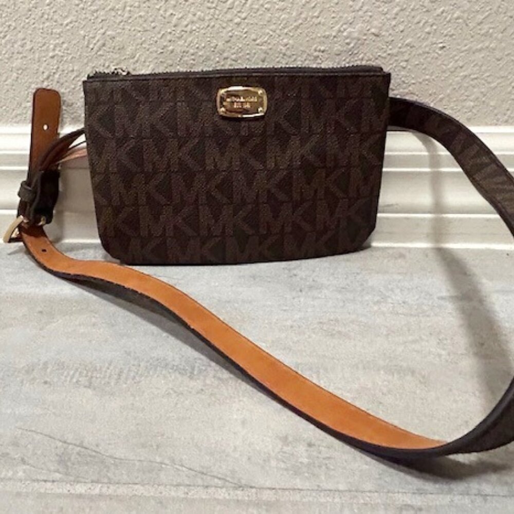 NWOT MICHAEL KORS Fanny Pack Size Small Black Faux Leather Signature